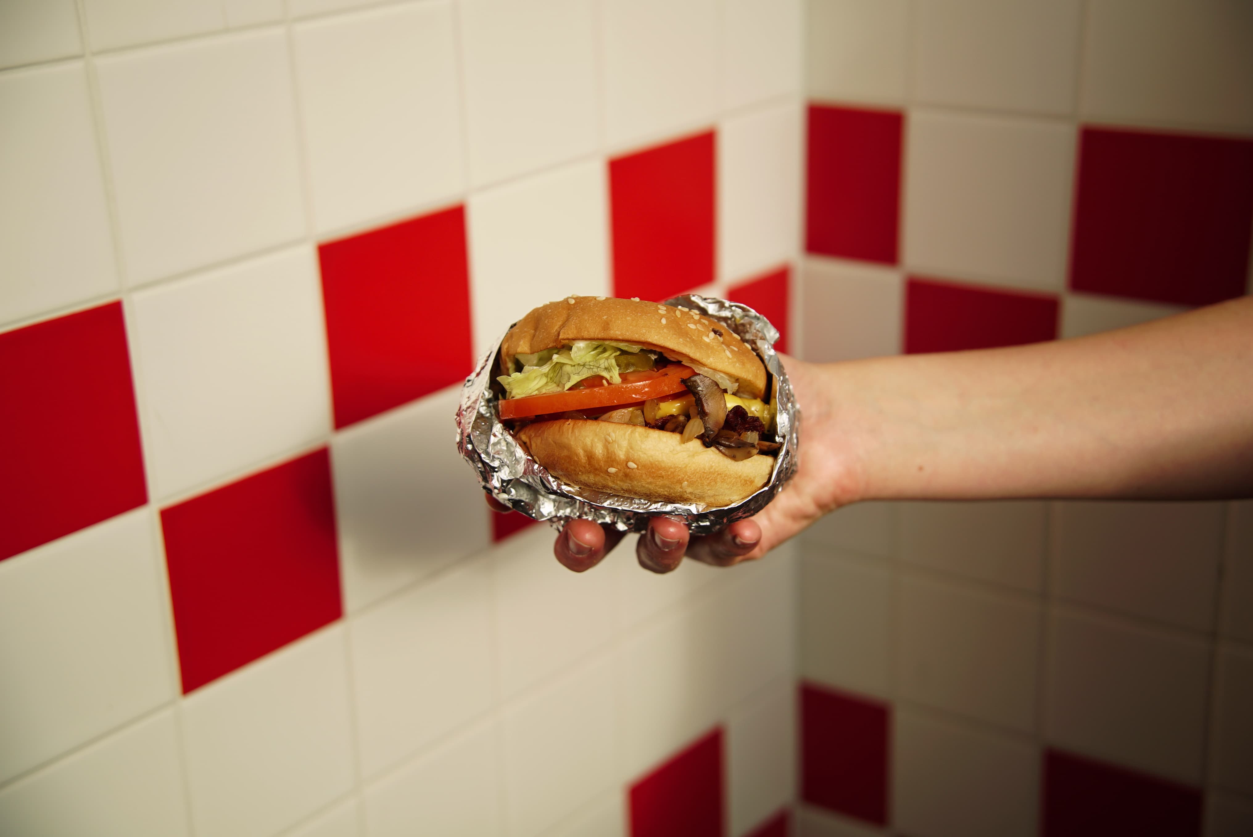 Five Guys All the way burger